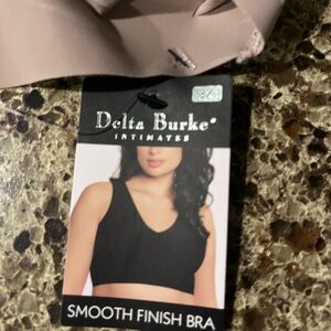 Delta BurkeTwo Bra’s 3X Black & Tan Smooth Finish